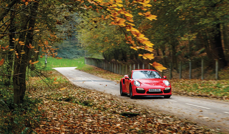 preparer sa voiture pour rouler en automne