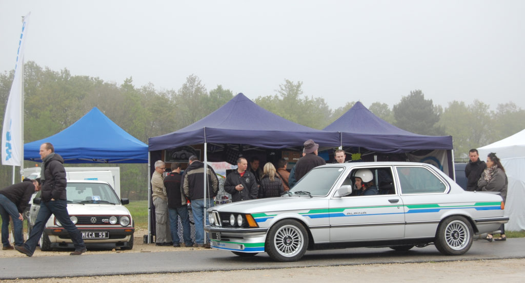 012-BMW_E21_Alpina_devant_le_stand_!