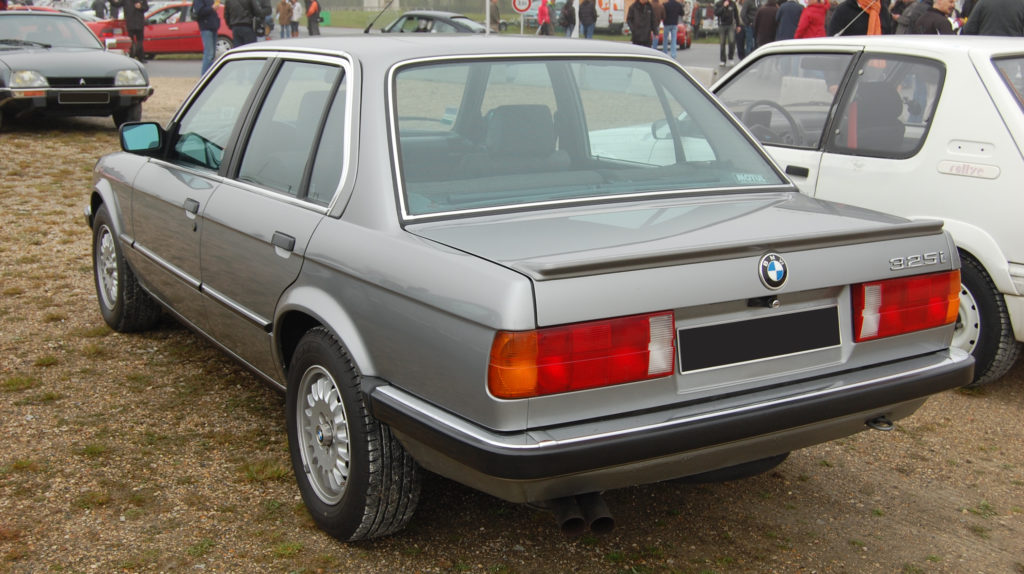 013-BMW_E30_325i_ph1