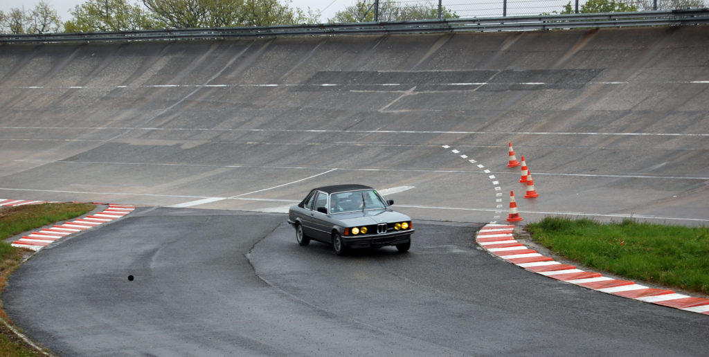 048-BMW_E21_323i_Baur